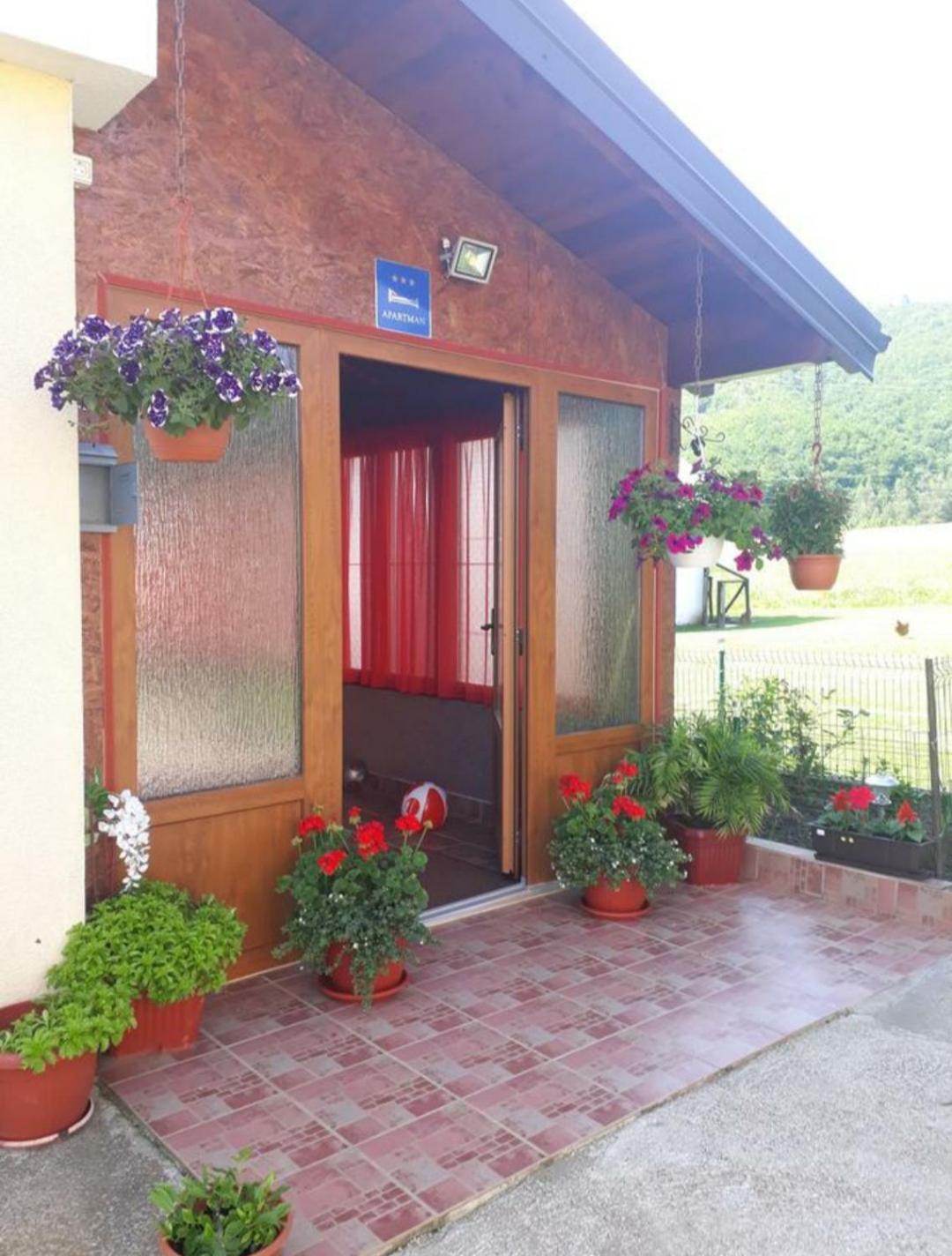 Apartments Marija Vrelo Koreničko Екстериор снимка