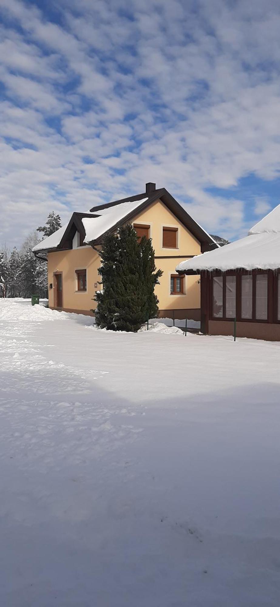 Apartments Marija Vrelo Koreničko Екстериор снимка